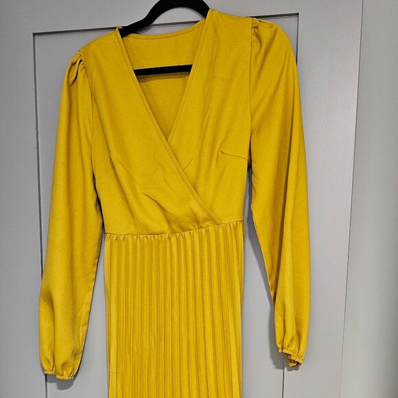 Dresses & Skirts - Dress